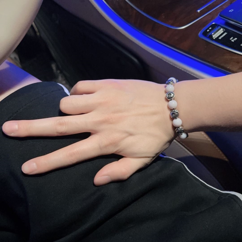 chr1st1an D10r bracelets